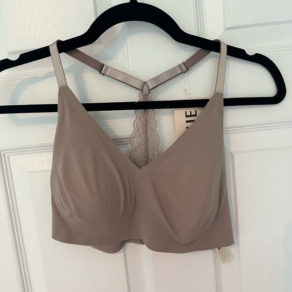 True Body Triangle Lace Racerback Bra - Picture 1 of 4